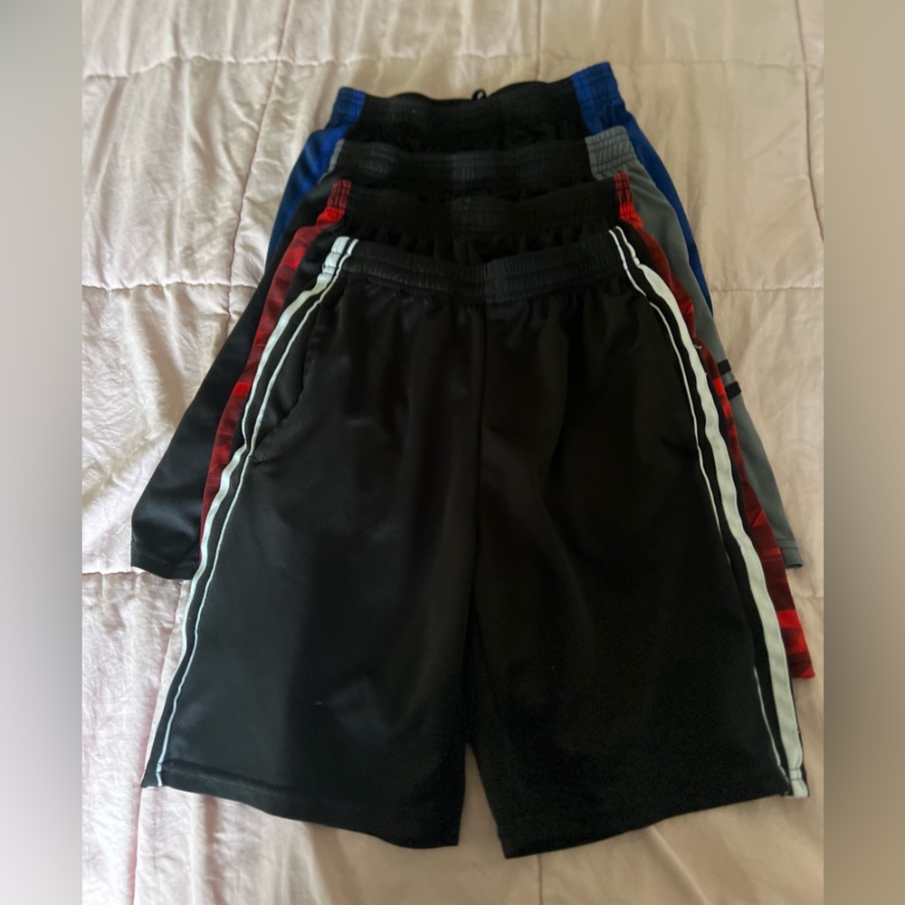 Boys basketball shorts size M